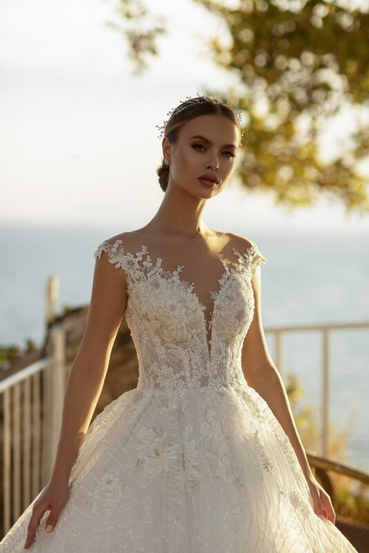 Robe de mariée princesse strass et dentelle Robe de mariée princesse strass et dentelle
