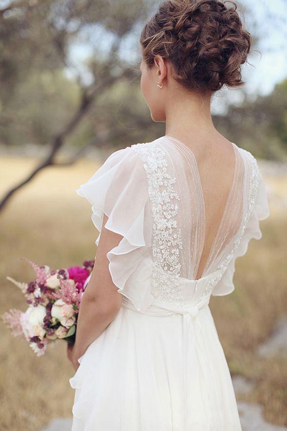 Comment choisir sa robe de mariée quand on est petite ?