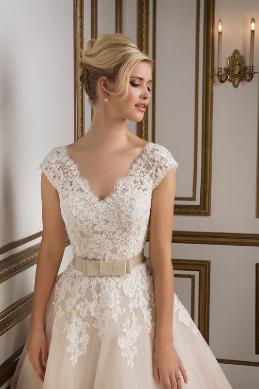 Robe de mariée couleur courte