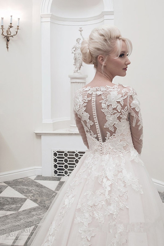 Robe de mariée courte avec tulle