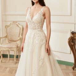 Robe de mariée A décolleté V et bretelles en dentelle image 10 | Soirée Blanche Robe de mariée A décolleté V et bretelles en dentelle | Soirée Blanche