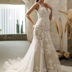 Robe de mariée sirène en dentelle vintage avec traîne et dos nu image 9 | Soirée Blanche Robe de mariée sirène en dentelle vintage avec traîne et dos nu | Soirée Blanche