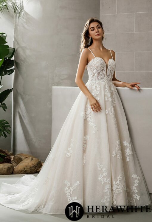 Robe de mariée A en dentelle pailletée col cœur plongeant | Soirée Blanche