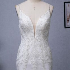 Robe de mariée col V plongeant dentelle brodée argentée avec traîne | Soirée Blanche