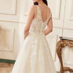 Robe de mariée A décolleté V et bretelles en dentelle image 11 | Soirée Blanche Robe de mariée A décolleté V et bretelles en dentelle | Soirée Blanche