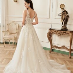 Robe de mariée A décolleté V et bretelles en dentelle image 12 | Soirée Blanche Robe de mariée A décolleté V et bretelles en dentelle | Soirée Blanche