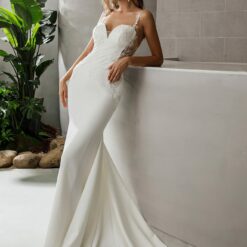 Robe de mariée fourreau avec bretelles en dentelle florale image 8 | Soirée Blanche Robe de mariée fourreau avec bretelles en dentelle florale | Soirée Blanche