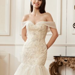 Robe de mariée en tulle à traîne et à épaules décolletées | Soirée Blanche