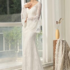 Robe de mariée fente montante et dentelle florale image 10 | Soirée Blanche Robe de mariée fente montante et dentelle florale | Soirée Blanche