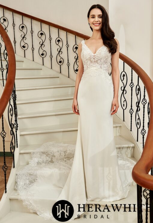 Robe de mariée fourreau en crêpe à motifs et traîne en dentelle | Soirée Blanche