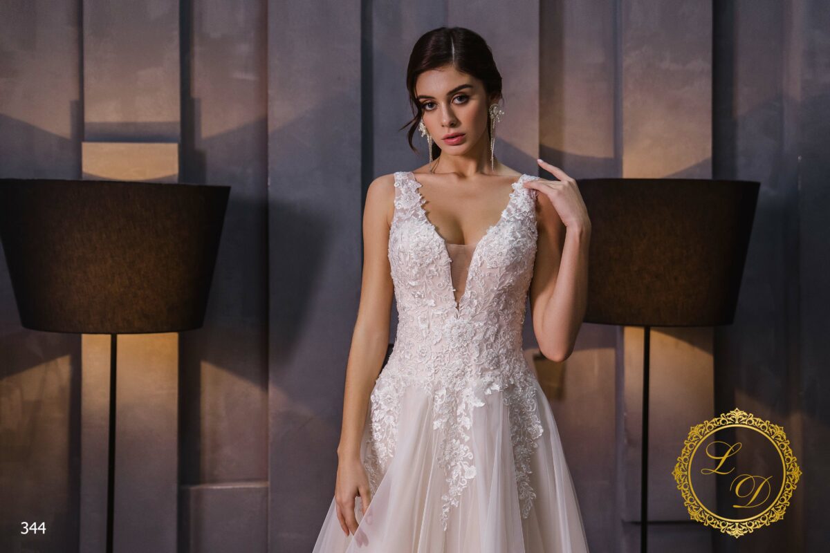 Robe de mariée dentelle longue traîne