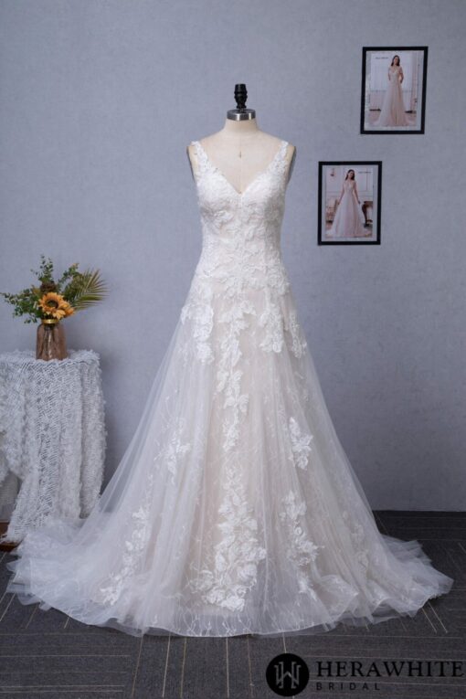 Robe de mariée romantique à encolure en V avec appliques florales | Soirée Blanche