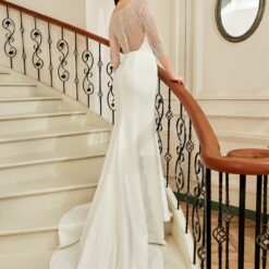 Robe de mariée en crêpe avec encolure bateau traîne et dos en perles d’illusion | Soirée Blanche