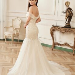 Robe de mariée en tulle à traîne et à épaules décolletées | Soirée Blanche