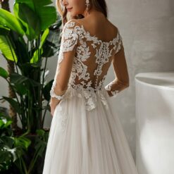 Robe de mariée en dentelle avec manches 3/4 illusion image 11 | Soirée Blanche Robe de mariée en dentelle avec manches 3/4 illusion | Soirée Blanche