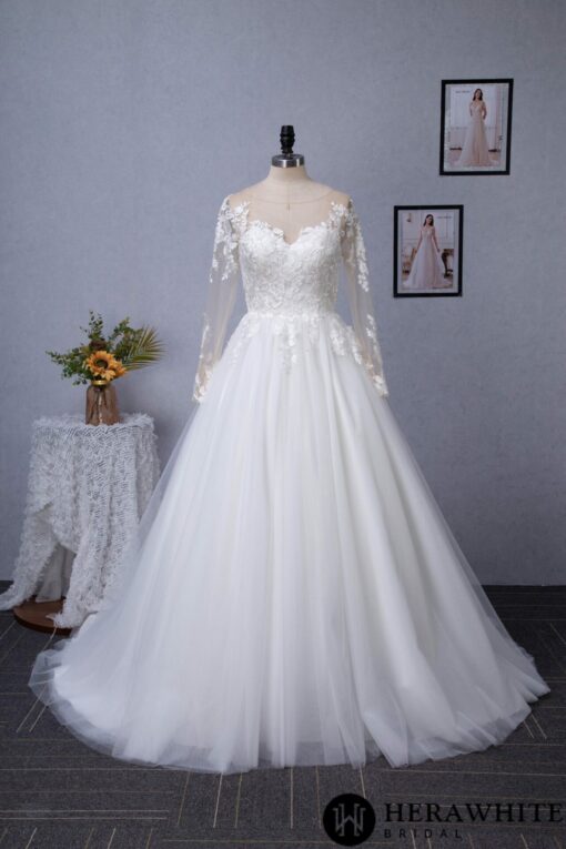 Robe de mariée princesse en dentelle à manches longues et traîne de chapelle en illusion | Soirée Blanche
