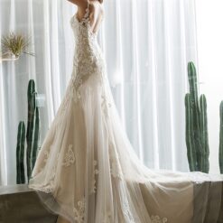 Robe de mariée sirène en dentelle vintage avec traîne et dos nu image 11 | Soirée Blanche Robe de mariée sirène en dentelle vintage avec traîne et dos nu | Soirée Blanche