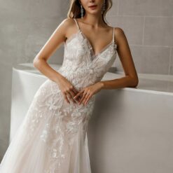 Robe de mariée en dentelle nature et col V | Soirée Blanche