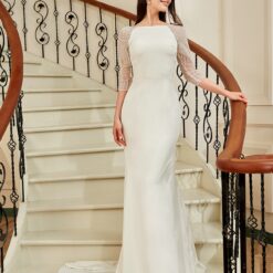 Robe de mariée en crêpe avec encolure bateau traîne et dos en perles d’illusion | Soirée Blanche