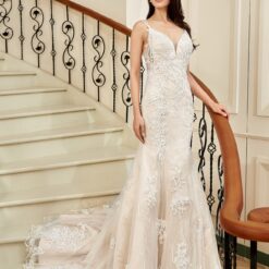 Robe de mariage en dentelle rose nude ajustée et évasée avec bretelles perlées image 7 | Soirée Blanche Robe de mariage en dentelle rose nude ajustée et évasée avec bretelles perlées | Soirée Blanche