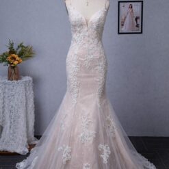 Robe de mariage en dentelle rose nude ajustée et évasée avec bretelles perlées image 10 | Soirée Blanche Robe de mariage en dentelle rose nude ajustée et évasée avec bretelles perlées | Soirée Blanche