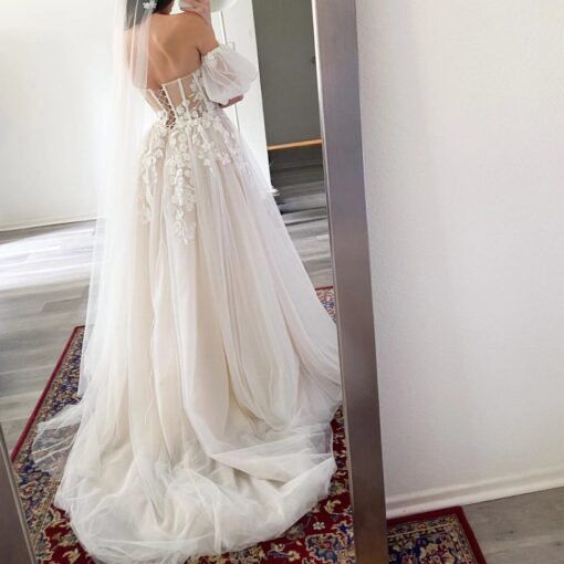 Robe De Mariée Manches Courtes Bouffantes Et Dentelle Florale
