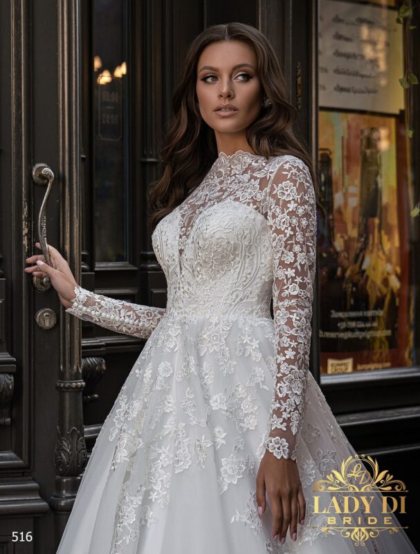 Robe de mariée col montant dentelle manche longue Robe de mariée col montant dentelle manche longue