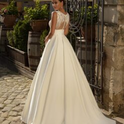 Robe De Mariée Pour Petite Poitrine image 4 | Soirée Blanche Robe De Mariée Pour Petite Poitrine