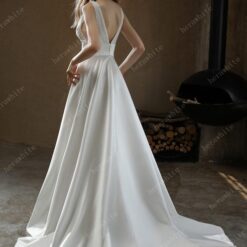 Robe De Mariée Princesse Col V Et Dos Nu