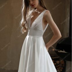 Robe De Mariée Princesse Col V Et Dos Nu