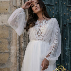 Robe De Mariée Fluide Haut Illusion à Dentelle Florale et Perlé image 9 | Soirée Blanche Robe De Mariée fluide haut illusion à dentelle florale et perlé | Soirée Blanche