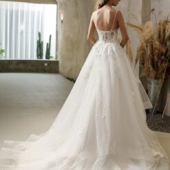 Robe de mariée princesse à sequins dentelle florale et volants image 11 | Soirée Blanche Robe de mariée princesse à sequins dentelle florale et volants | Soirée Blanche