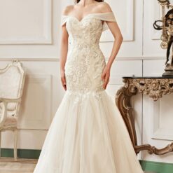 Robe de mariée en tulle à traîne et à épaules décolletées | Soirée Blanche