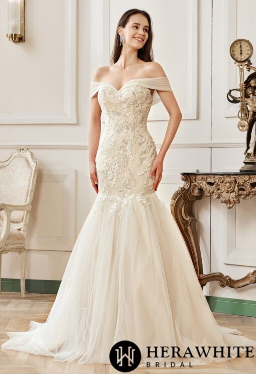 Robe de mariée en tulle à traîne et à épaules décolletées | Soirée Blanche