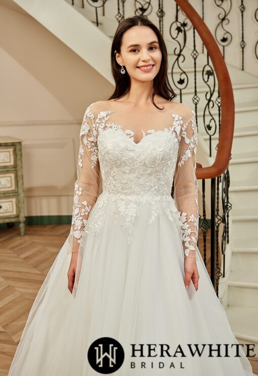 Robe de mariée princesse en dentelle à manches longues et traîne de chapelle en illusion | Soirée Blanche