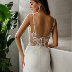 Robe de mariée fourreau avec bretelles en dentelle florale image 11 | Soirée Blanche Robe de mariée fourreau avec bretelles en dentelle florale | Soirée Blanche