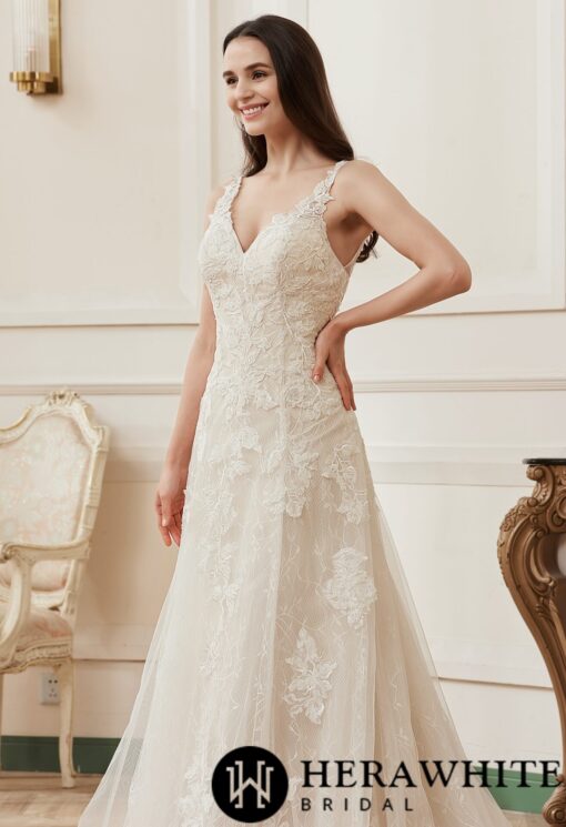 Robe de mariée romantique à encolure en V avec appliques florales | Soirée Blanche