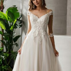 Robe de mariée en dentelle avec manches 3/4 illusion image 9 | Soirée Blanche Robe de mariée en dentelle avec manches 3/4 illusion | Soirée Blanche