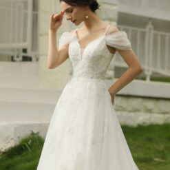 Robe de mariée romantique en dentelle pailletée à manches courtes image 13 | Soirée Blanche Robe de mariée romantique en dentelle pailletée à manches courtes | Soirée Blanche