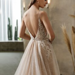 Robe De Mariée En Dentelle Graphique Et Scintillante image 12 | Soirée Blanche Robe de mariée en dentelle graphique et scintillante | Soirée Blanche