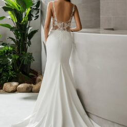 Robe de mariée fourreau avec bretelles en dentelle florale image 10 | Soirée Blanche Robe de mariée fourreau avec bretelles en dentelle florale | Soirée Blanche