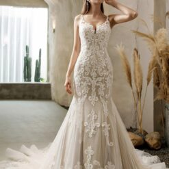 Robe de mariée sirène en dentelle vintage avec traîne et dos nu image 7 | Soirée Blanche Robe de mariée sirène en dentelle vintage avec traîne et dos nu | Soirée Blanche