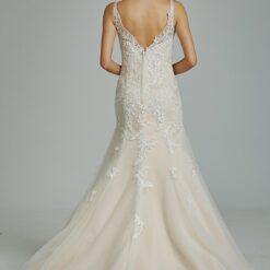 Robe de mariée ajustée et évasée avec broderies et col V | Soirée Blanche