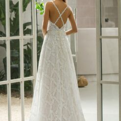 Robe De Mariée En Dentelle A Encolure image 9 | Soirée Blanche Robe de mariée en dentelle à encolure | Soirée Blanche