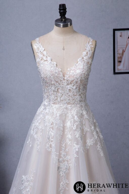 Robe de mariée A décolleté V et bretelles en dentelle | Soirée Blanche