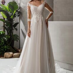 Robe de mariée en dentelle avec manches 3/4 illusion image 13 | Soirée Blanche Robe de mariée en dentelle avec manches 3/4 illusion | Soirée Blanche