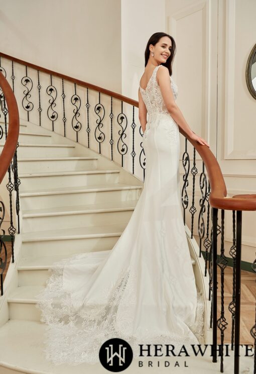 Robe de mariée fourreau en crêpe à motifs et traîne en dentelle | Soirée Blanche