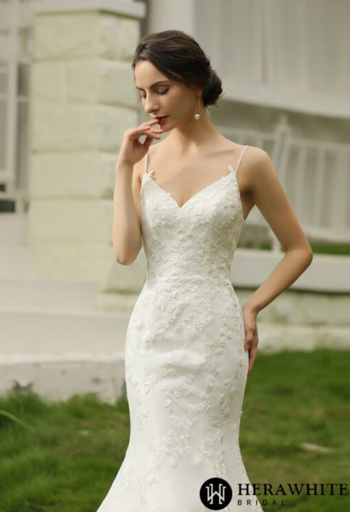 Robe de mariée ajustée à bretelles spaghetti avec perlage | Soirée Blanche