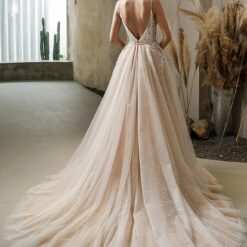 Robe De Mariée En Dentelle Graphique Et Scintillante image 11 | Soirée Blanche Robe de mariée en dentelle graphique et scintillante | Soirée Blanche