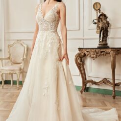 Robe de mariée A décolleté V et bretelles en dentelle image 15 | Soirée Blanche Robe de mariée A décolleté V et bretelles en dentelle | Soirée Blanche